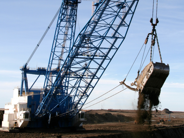 Dragline dropping waste